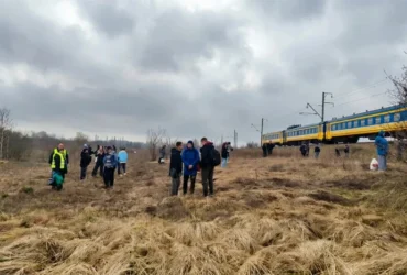 Поїзд «Львів – Чернівці» залишив 25 пасажирів посеред поля після відбою тривоги