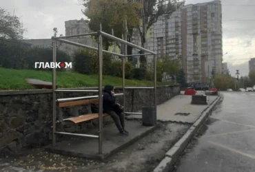 Комунальники оригінально відреагували на скандал із зупинкою біля Лук’янівки (фото)