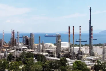 У Греції стався вибух на великому нафтопереробному заводі: є постраждалі