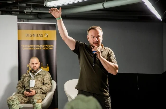 Флеш спростував чутки про загрозу вимкнення Starlink для ЗСУ