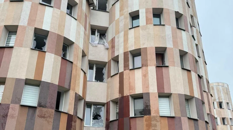 У Києві внаслідок атаки РФ вночі 24 вересня пошкоджень зазнала будівля пологового будинку №2