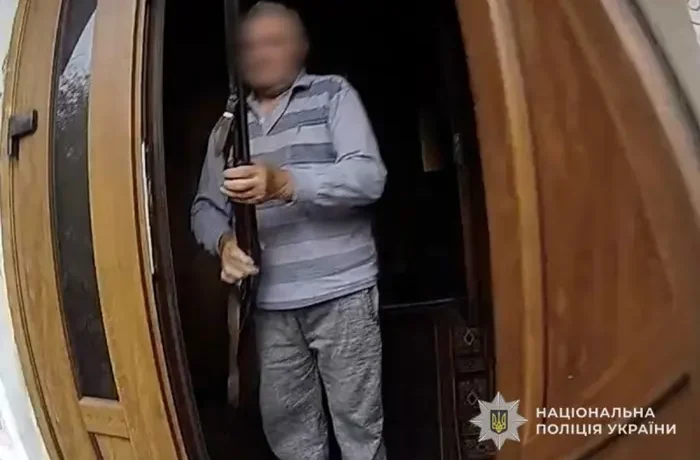 Чоловік назвався мисливцем та викликав поліцейських, щоб влаштувати на них полювання