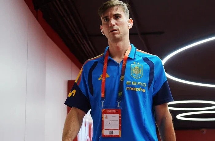 Один з ключових гравців збірної Іспанії покинув команду заради сина