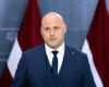 Прем’єр Латвії заявив, що Зеленський залишився лише з одним союзником