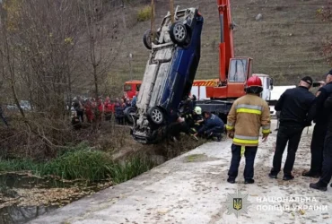 Троє підлітків загинули на Хмельниччині: авто знайшли на дні річки