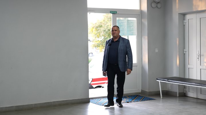 На медичний прийом посадовець іде одразу після основної роботи й у будні працює до пів на дев'яту вечора