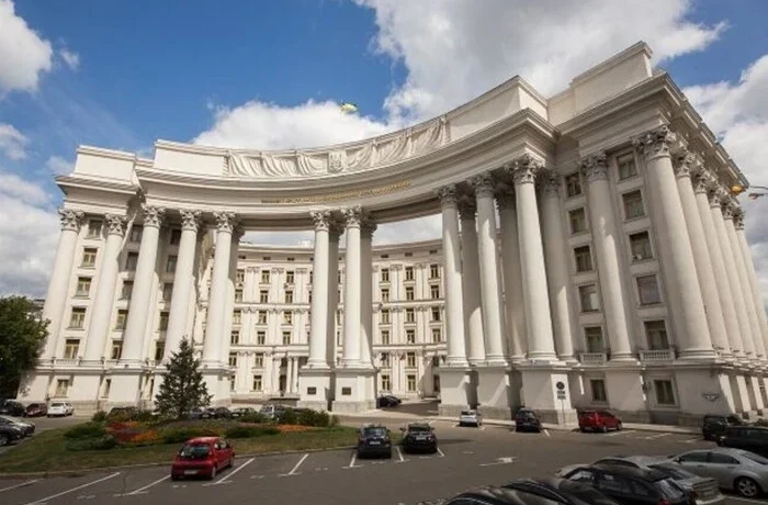 Сибіга анонсував зміни в роботі консульств: деталі