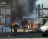 У Солом’янському районі Києва росіяни влучили в ангар із фарбою, є загиблі