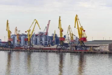 Блокада портів і зупинка металургії тиснуть на курс валют: долар може зрости – Forbes