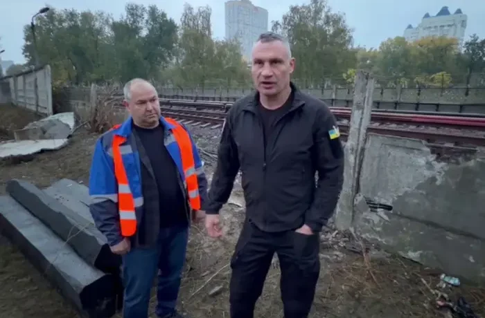 Удар по Південному мосту у Києві: як курсує метро