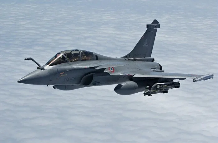 Франція назвала термін початку навчання українських пілотів на Rafale