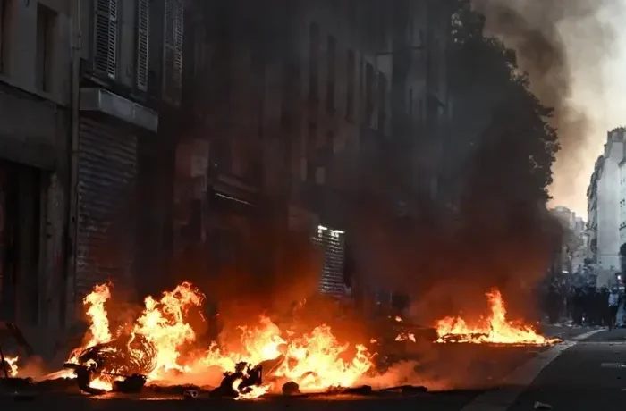 ЄС підозрює Росію у розпалюванні заворушень у Франції та Італії – FT