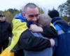 «Все добре, мам»: перші слова звільнених воїнів після повернення додому (відео)
