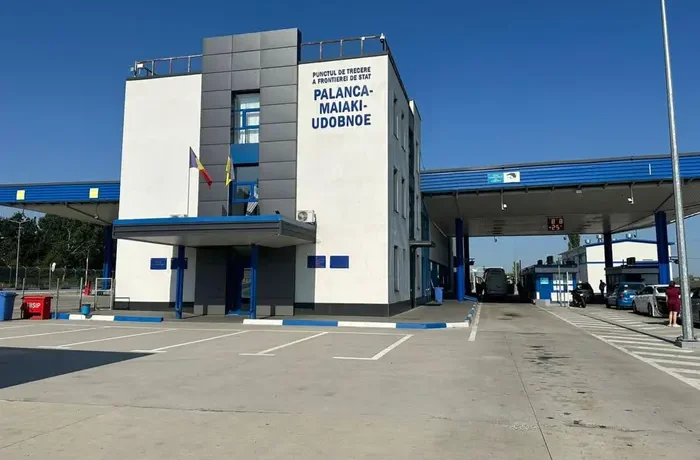 Снаряд влучив в автобус біля пункту пропуску «Паланка»: постраждав прикордонник
