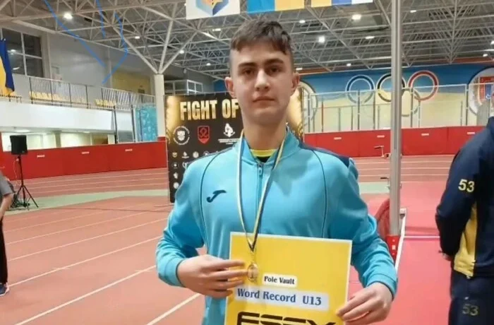 Український підліток знову оновив світовий рекорд у стрибках із жердиною