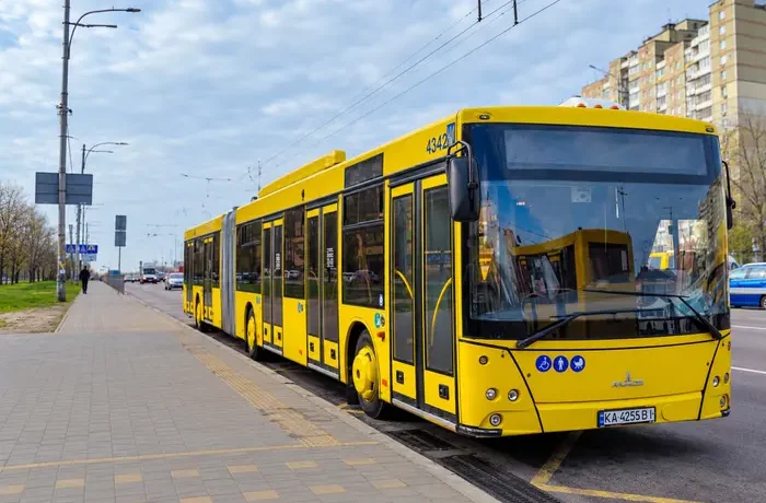 Після атаки і перекриття Північного мосту у Києві змінено рух транспорту