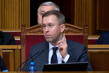 Уряд переглядає правила бронювання. Прем’єр навів приклад, коли зі 100 заброньованих лише 20 виконують критичні роботи