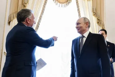 З’явилися фото нотаток Віткоффа під час зустрічі з Путіним