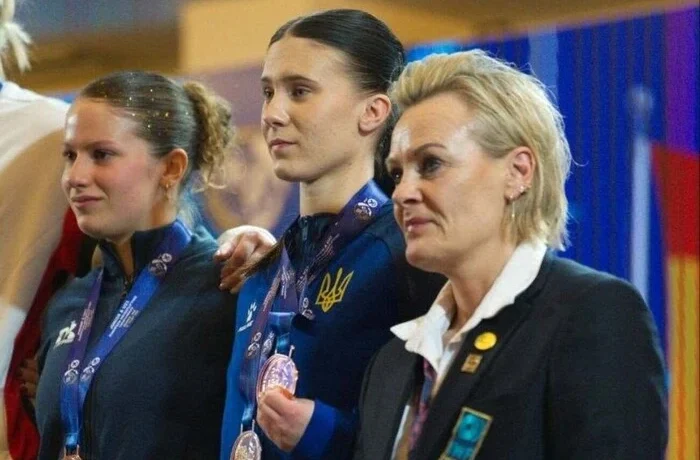 Українська важкоатлетка була змушена стояти на п’єдесталі під час виконання гімну Білорусі: деталі скандалу