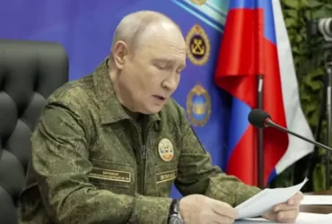 Путін вбрався у військову форму та зробив низку заяв про війну проти України