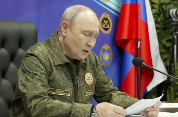 Путін вбрався у військову форму та зробив низку заяв про війну проти України