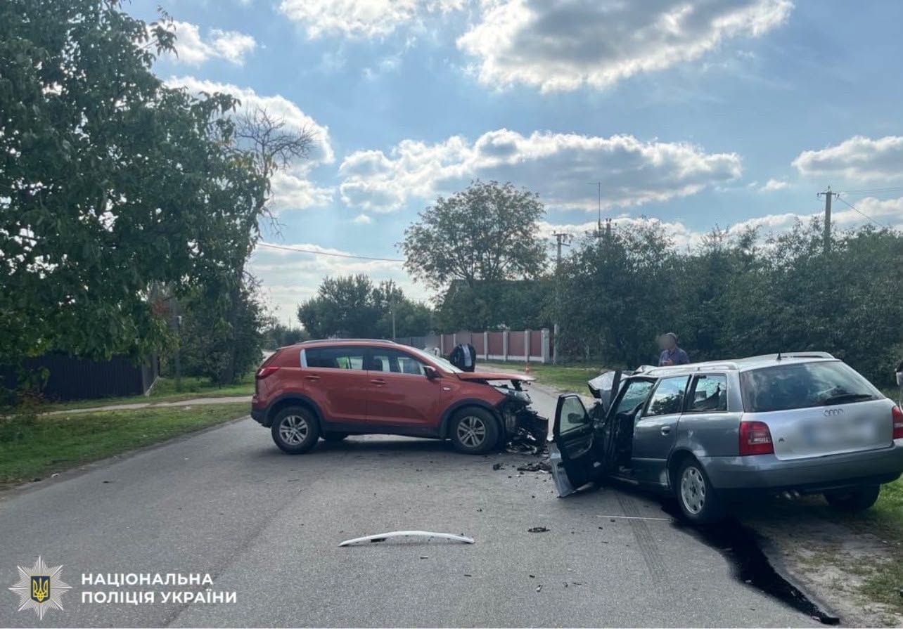 54-річний водій KIA не впорався з керуванням, виїхав на зустрічну смугу та допустив зіткнення з автомобілем Audi