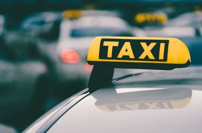 У Києві знову злетіли ціни на таксі: поїздка з Позняків до центру коштує 700 грн