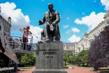 Київ частково знімає захисні конструкції на пам’ятниках: названо причину