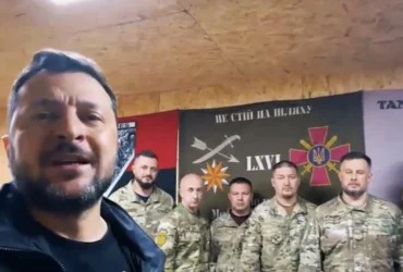 «Усі тут». Зеленський на фронті повторив легендарне відео перших днів вторгнення