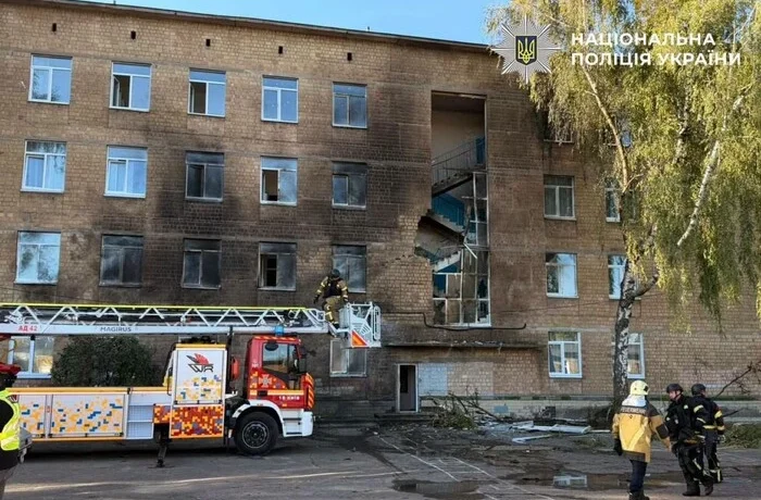 Удар дрона по школі у Києві: з’явилася інформація про стан дітей та руйнування