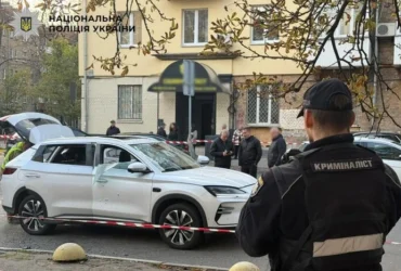 У центрі Києва вибухнув електромобіль