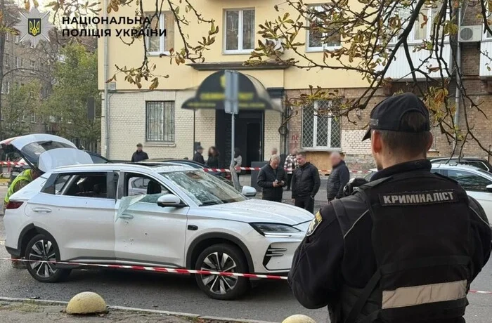 У центрі Києва вибухнув електромобіль
