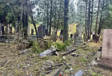 Окупанти атакували у Рівному кладовище, де поховані військові (фото)