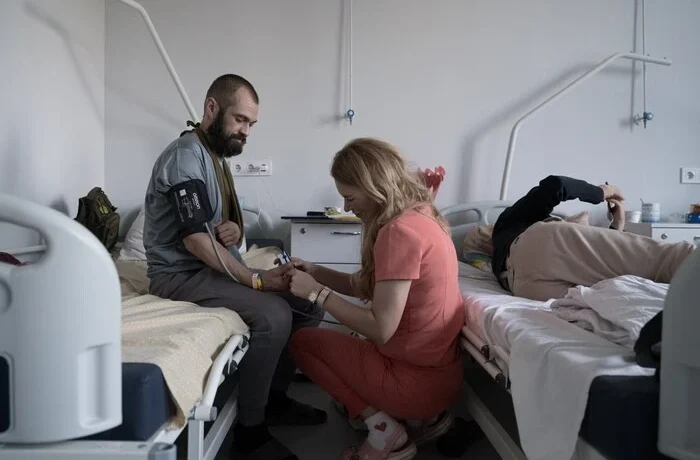 В Україні медики випробовують новий підхід до лікування поранених – NYT