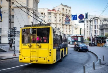 Київпастранс змінив рух тролейбусних маршрутів через обстріл