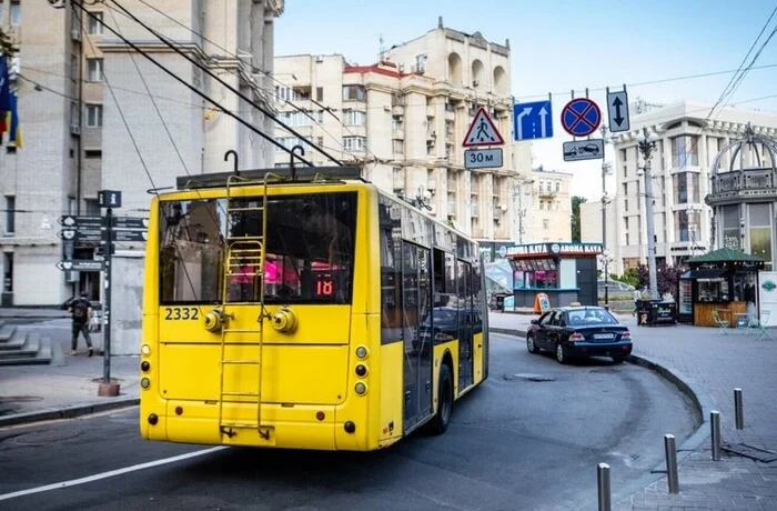 Київпастранс змінив рух тролейбусних маршрутів через обстріл