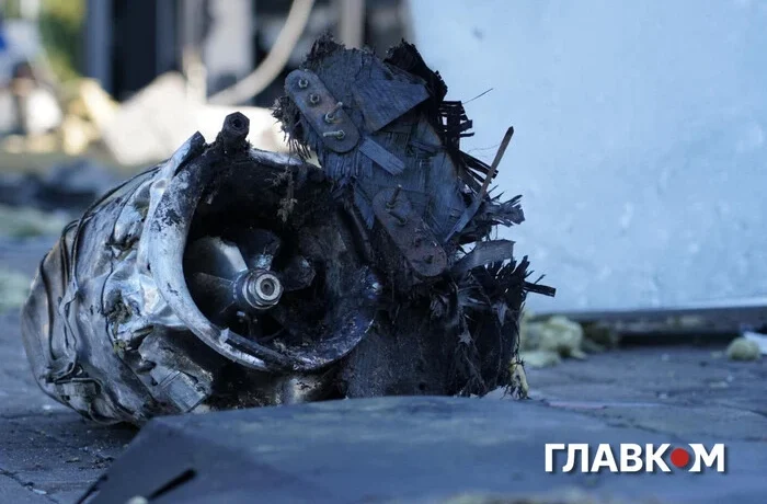 Окупанти атакували Київ: уламки дрона впали біля АЗС, є жертви