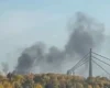 Падіння БпЛА в Деснянському районі: поблизу Північного мосту горять гаражі