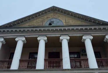 Російський удар по Києву пошкодив Музей української діаспори (фото)