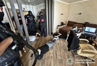 У Миколаєві викрили колцентр: 16 затриманим загрожує до 12 років