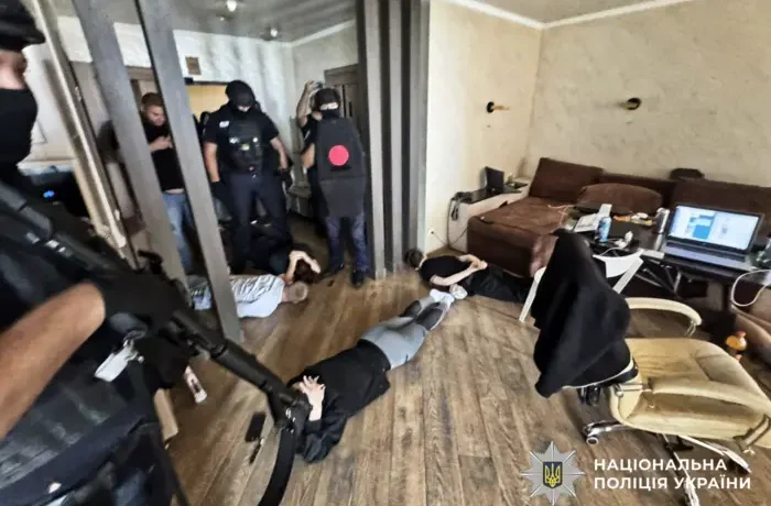 У Миколаєві викрили колцентр: 16 затриманим загрожує до 12 років