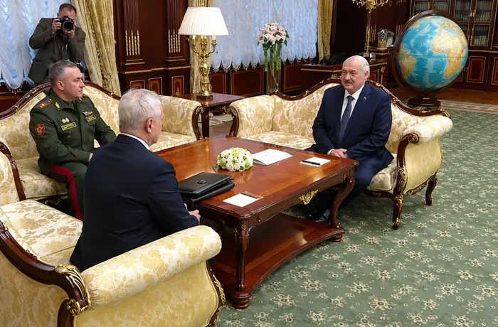 Після візиту міністра оборони РФ Лукашенко змінив командування армії Білорусі