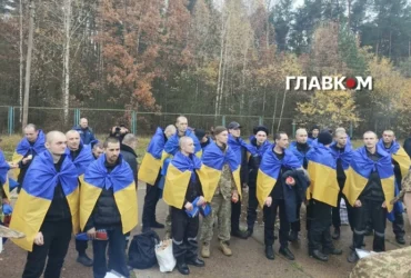 Колишній полонений упізнав серед звільнених військового, з яким був в одній камері (фото)