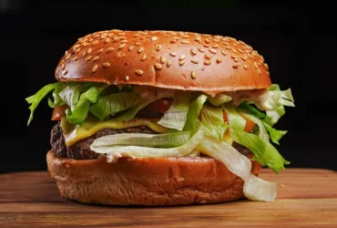 Один Біг Мак – різна вартість: McDonald’s передав ШІ контроль над цінами