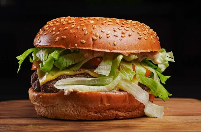 Один Біг Мак – різна вартість: McDonald’s передав ШІ контроль над цінами