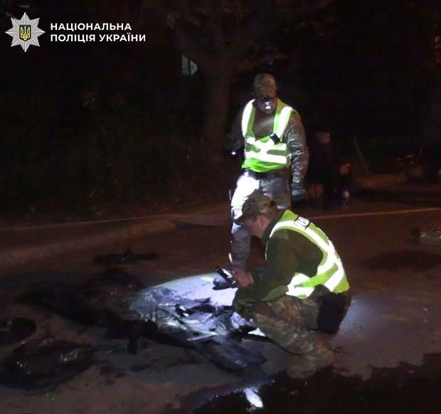Поліцейські збирають уламки ворожого дрона