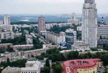 Сплеск попиту на тлі постійних тривог: що коїться з цінами на квартири в Києві