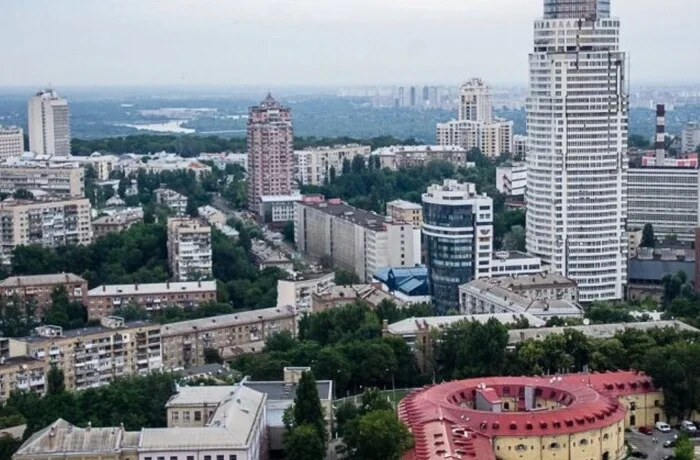 Сплеск попиту на тлі постійних тривог: що коїться з цінами на квартири в Києві