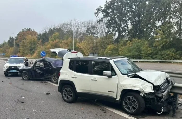 Смертельна ДТП на трасі Київ-Одеса: у зіткненні ГАЗ та Jeep загинув чоловік, двоє поранених