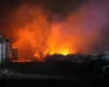 Окупанти вдарили по торговельному об’єкту в Запоріжжі: виникла пожежа
